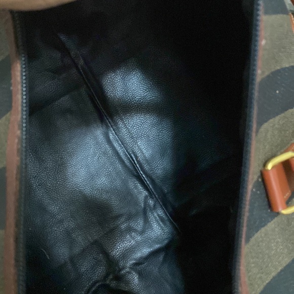 Fendi travel bag size 40 -great preloved condition -firm on price-firm - Picture 12 of 15